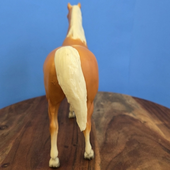 Breyer 1836 Ideal Series - Palomino Geronimo 2022 RETIRED - Picture 8 of 12